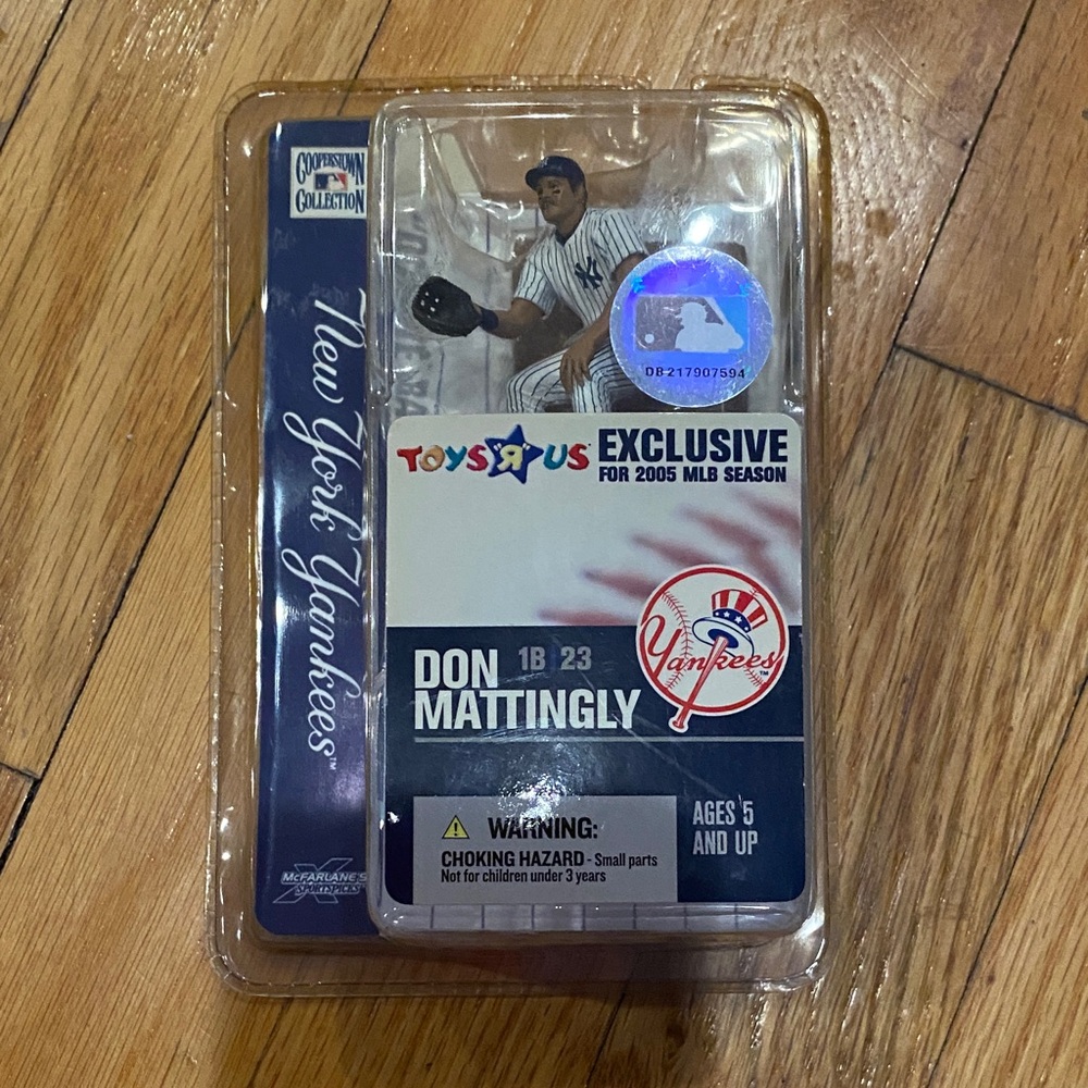 NWT NYY Don Mattingly New York Yankees Action Figure